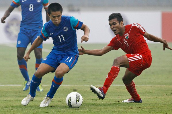India's Sunil Chhetri, left, dribbles past Maldive's Shafiu Ahmed during their semi-final soccer mat